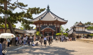 與繁忙的現代城市街道形成鮮明的對比，我們還看到了這些展示日本傳統風格的建築。（攝影：舞蹈演員馮岳超）