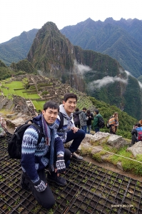 在登上比丘之巔後，孫天祺與黃志立留影，紀念到此一遊。