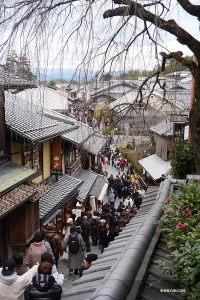 你好，京都市！ 神韻今年會來到這裡兩次，這是第一次的演出。二月份還會返回京都。